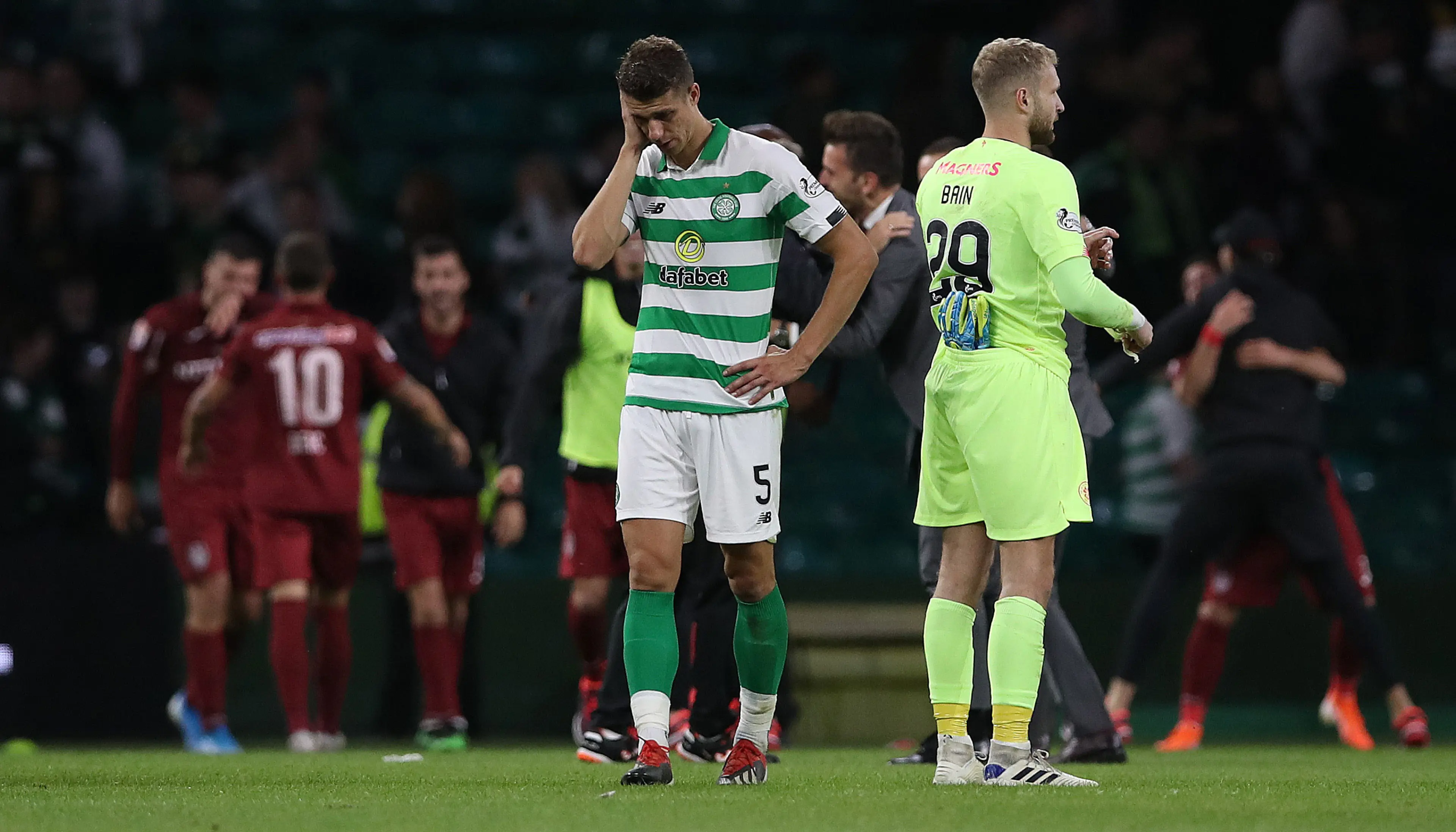 Players react at the end of Celtic vs CFR Cluj