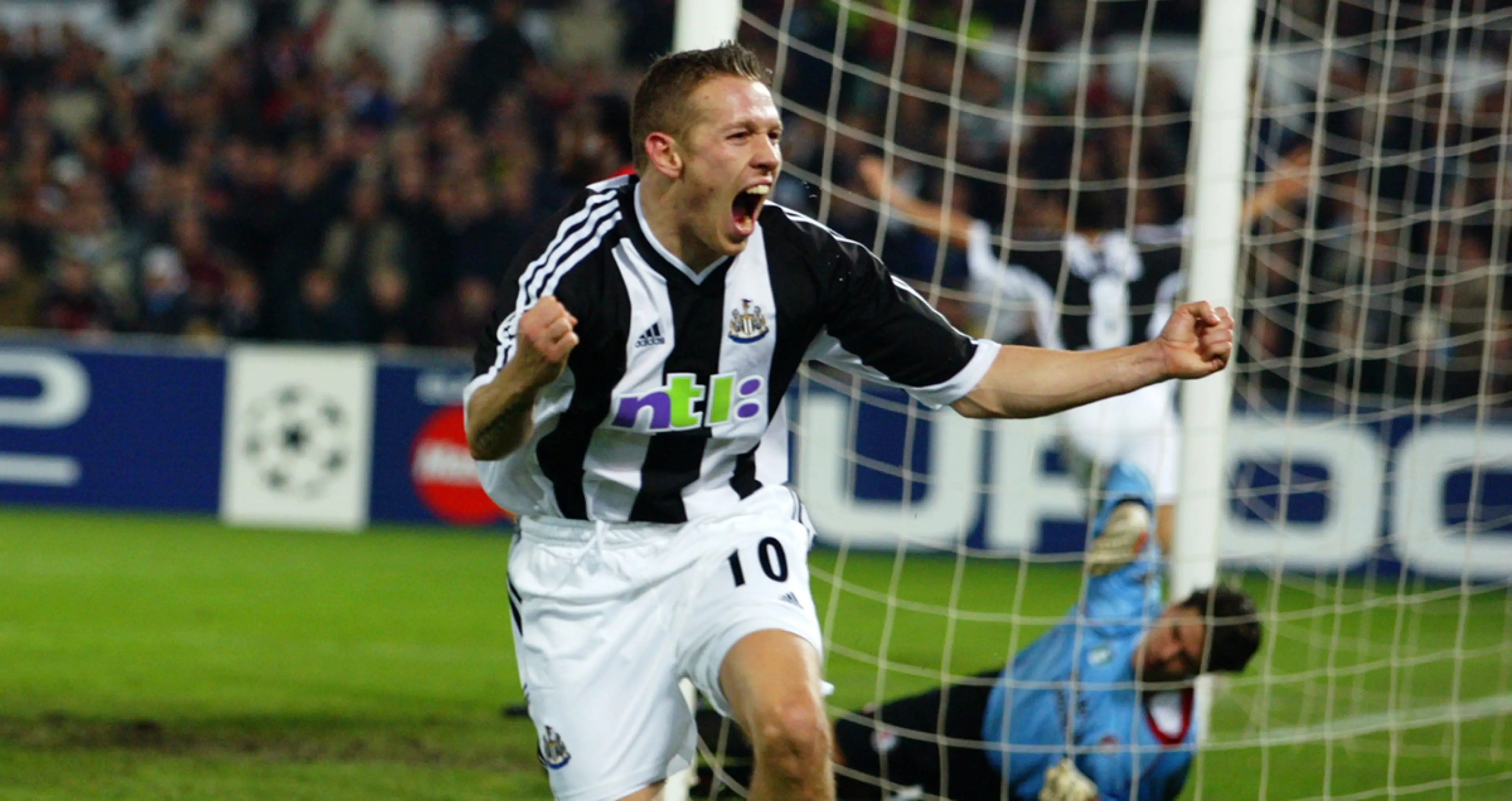 Craig Bellamy nets a 91st-minute winner for Newcastle against Feyenoord
